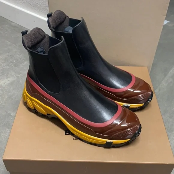 Authentic BNIB Burberry leather boot with rubber sole. Burberry: Black Rubber Marsh Stamp High Boots | SSENSE main image 3